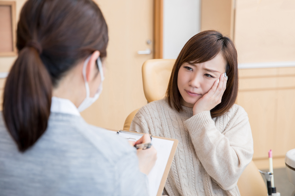 アライナーの洗浄を怠り虫歯になった人