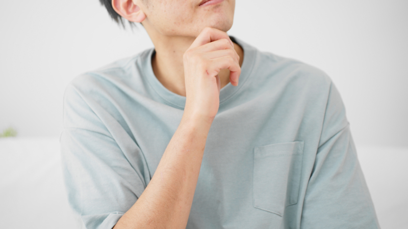 矯正中にワイヤーが外れることがあるか考える人