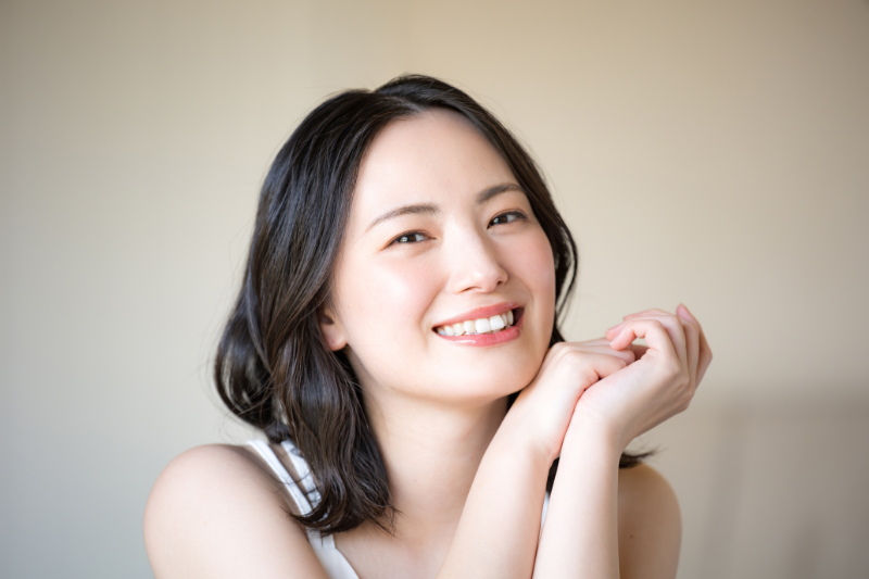 ホワイトニングをして白い歯を手に入れた女性
