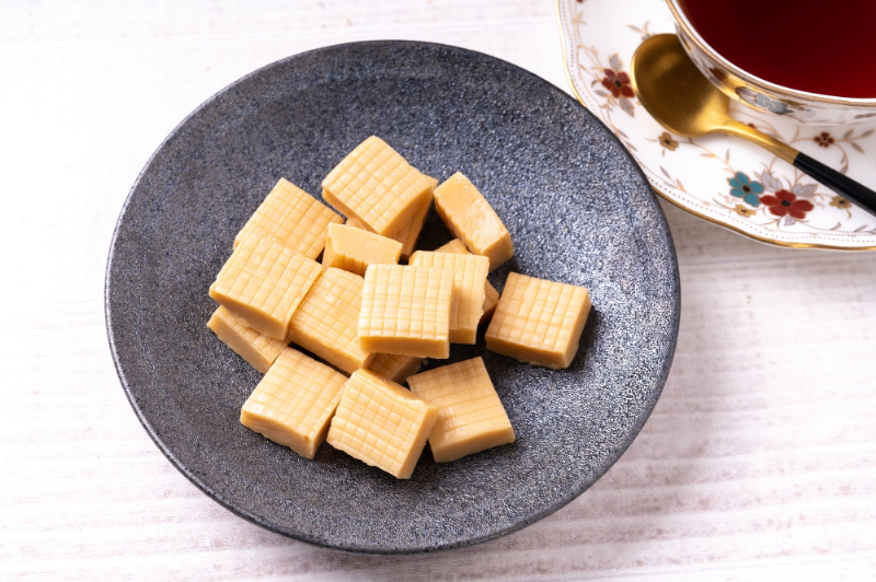 お皿にのったキャラメル