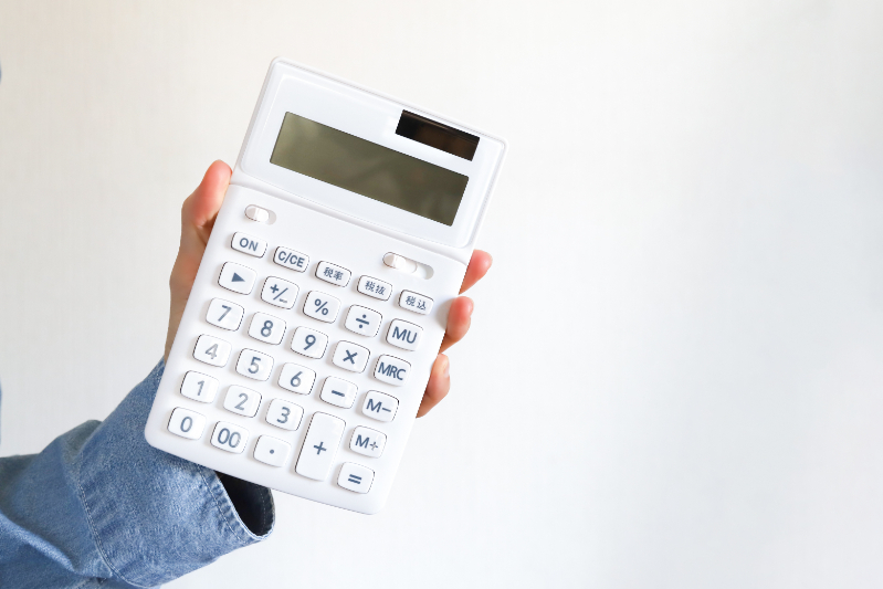 マウスピース矯正で八重歯を治す場合にかかる費用のイメージ