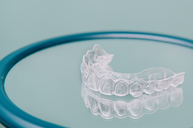 八重歯の矯正に使用するマウスピース