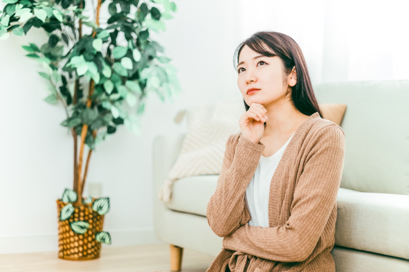 後戻りとはどんな状態か考える女性