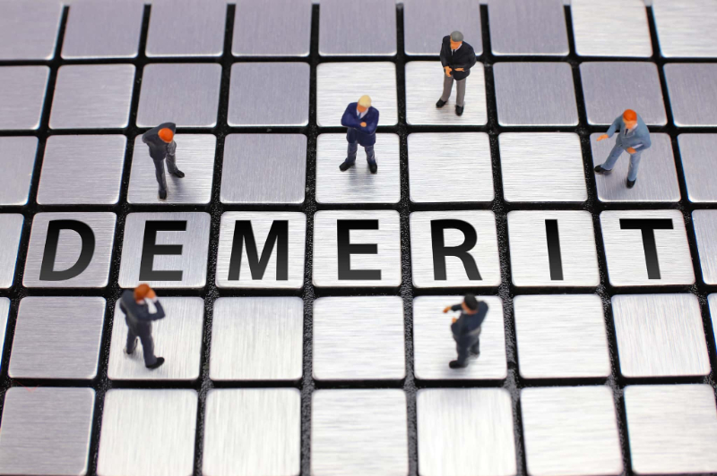 デュアルホワイトニングのデメリットを説明するイメージ