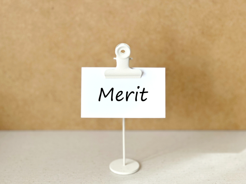 インビザラインで正中のずれを治療するメリットのイメージ