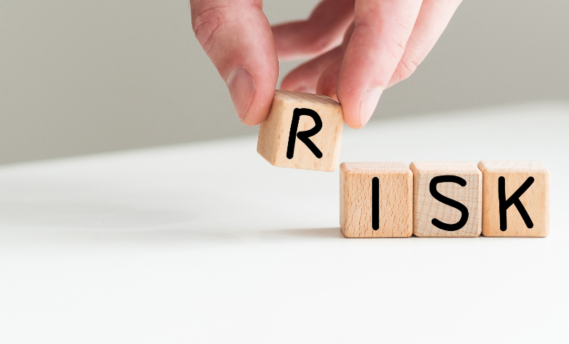 正中のずれを放置するリスクのイメージ