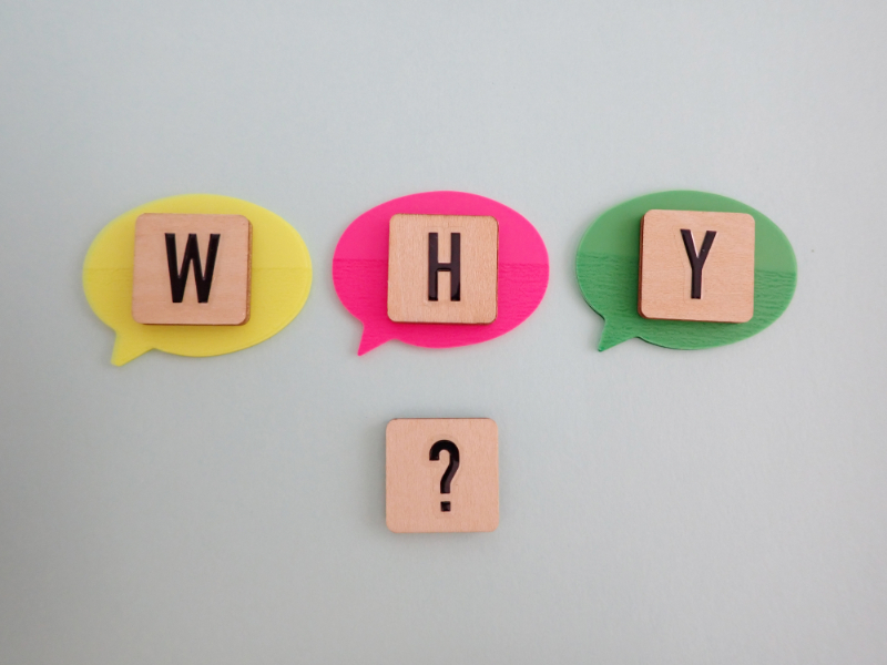 子どもが八重歯になる原因を考えるイメージ