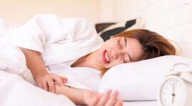歯ぎしりをしている様子