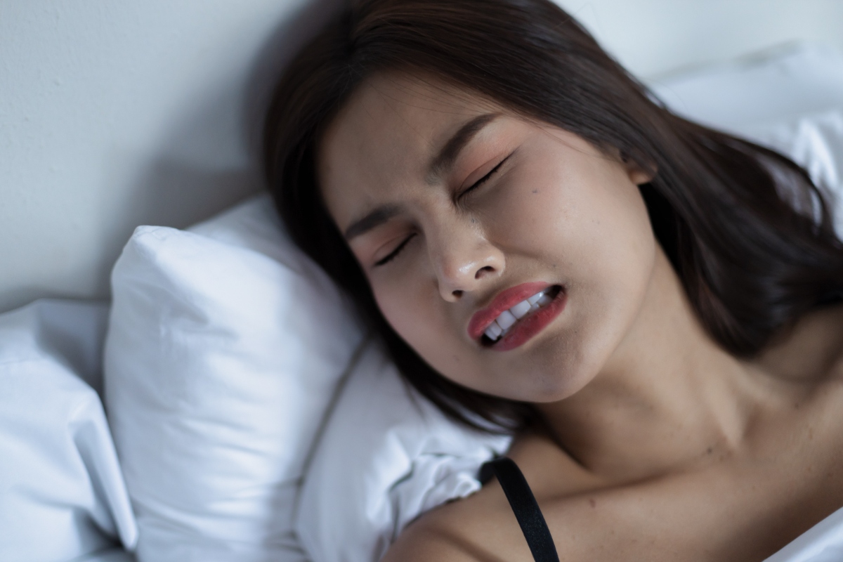 歯ぎしりをしている様子